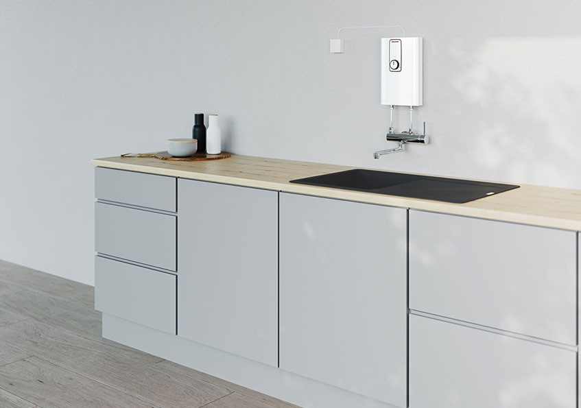 Kompakt-Durchlauferhitzer DCE und Spezial-Wandarmatur MEKD im Set von STIEBEL ELTRON