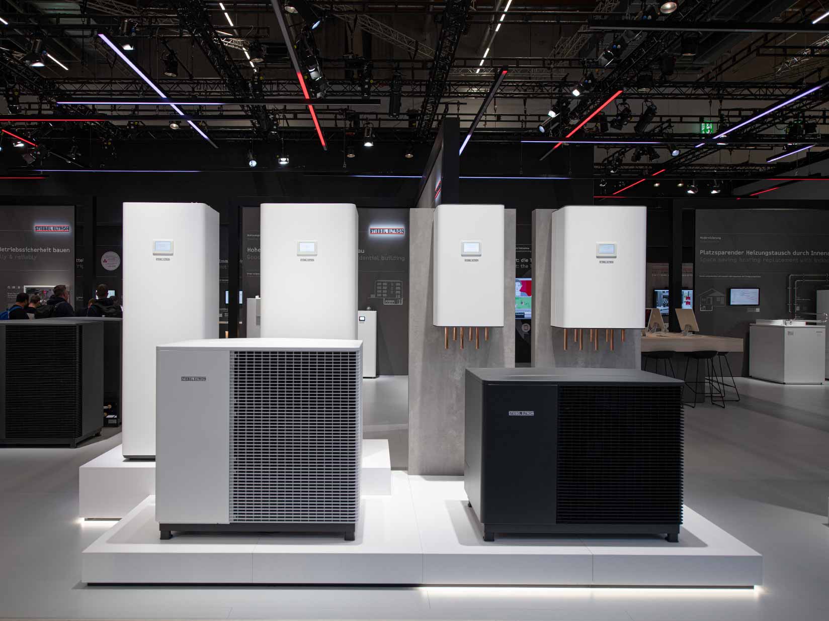 Wärmepumpen auf dem Messestand von STIEBEL ELTRON