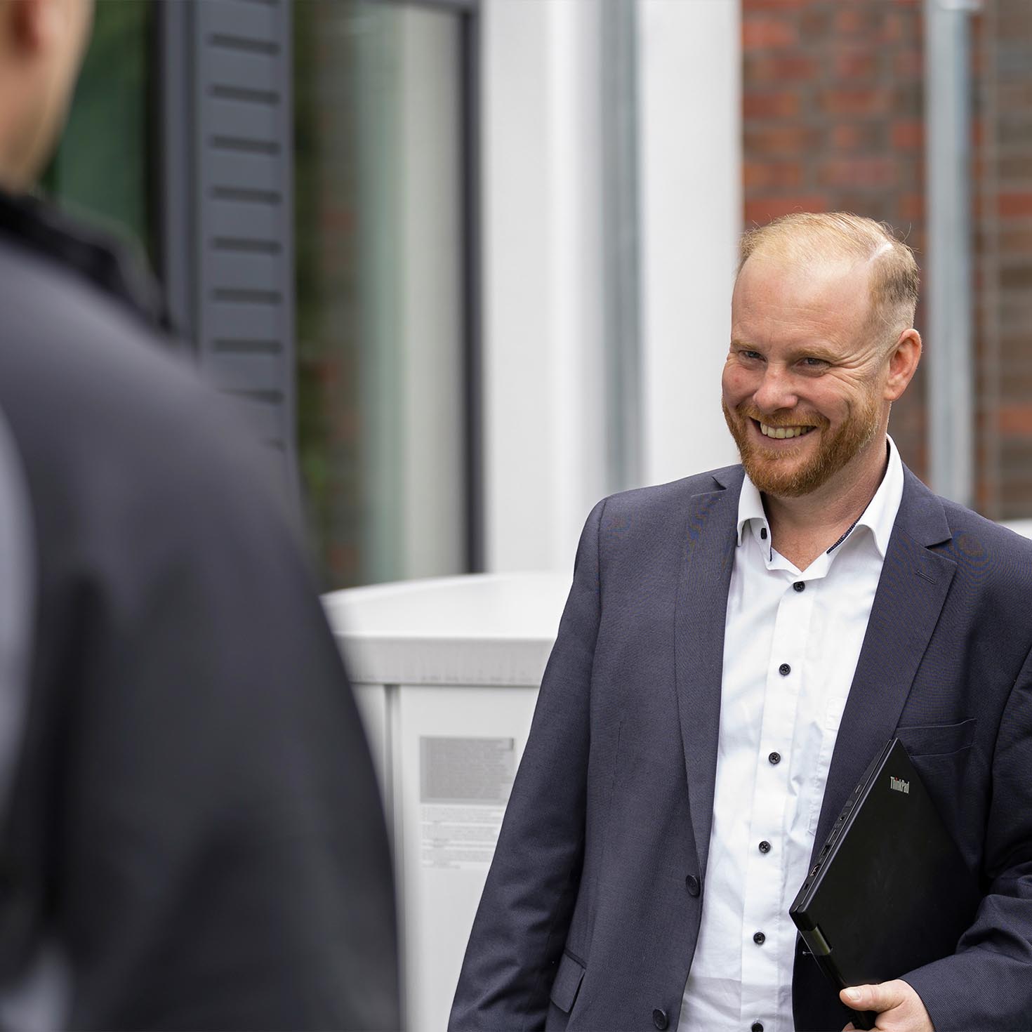 Zwei Männer im Gespräch