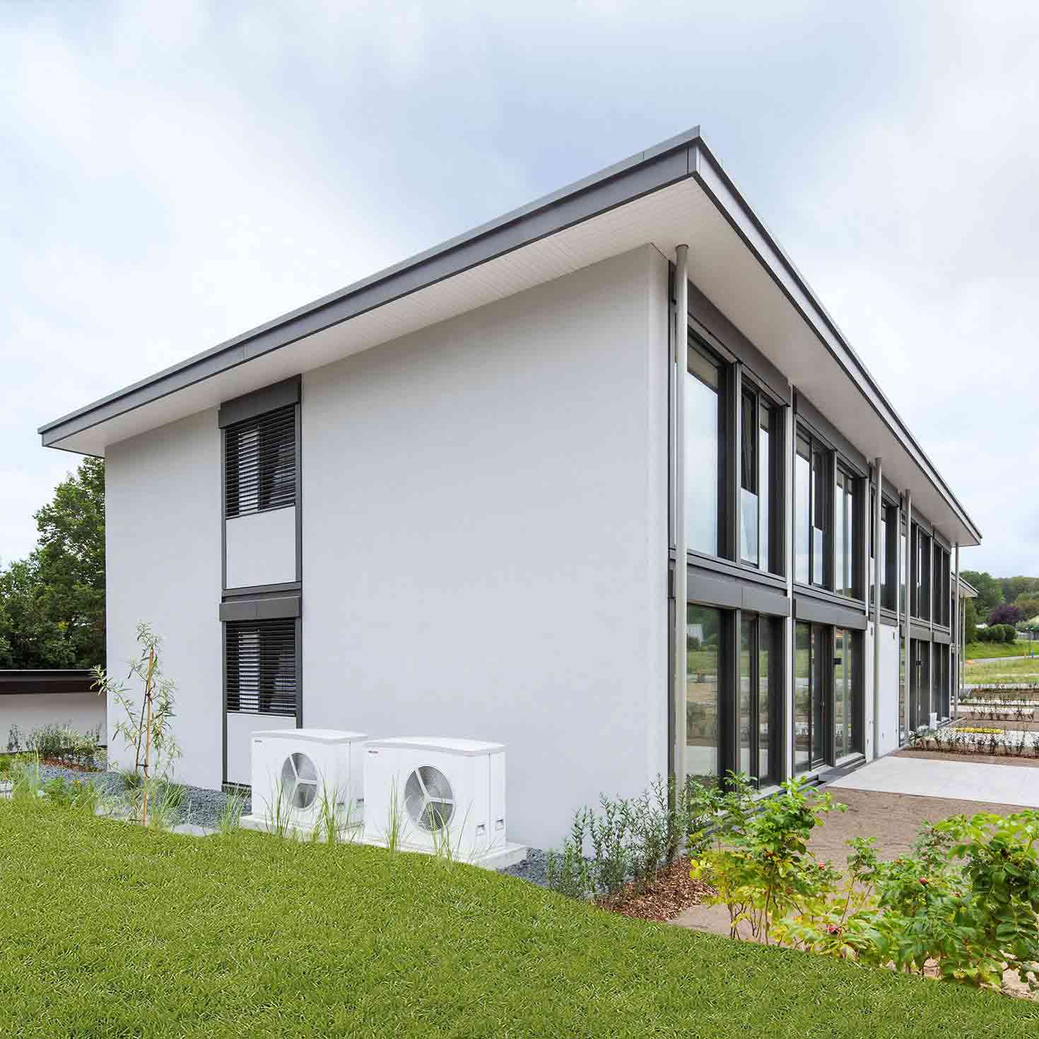 Wärmepumpen an der Seite eines Hauses