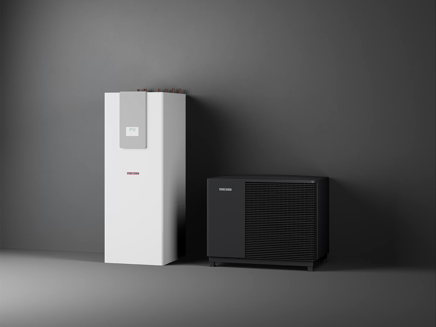 STIEBEL ELTRON-Luftwärmepumpe und Integralspeicher stehen vor grauem Hintergrund