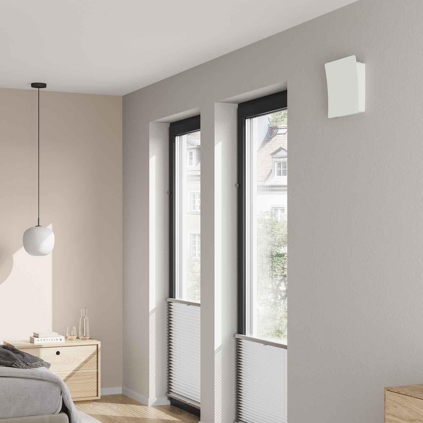 Dezentrales Lüftungsgerät LWE-W 100 P in einem Schlafzimmer