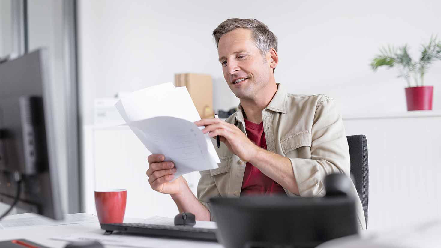 Mitarbeiter im Büro bei STIEBEL ELTRON