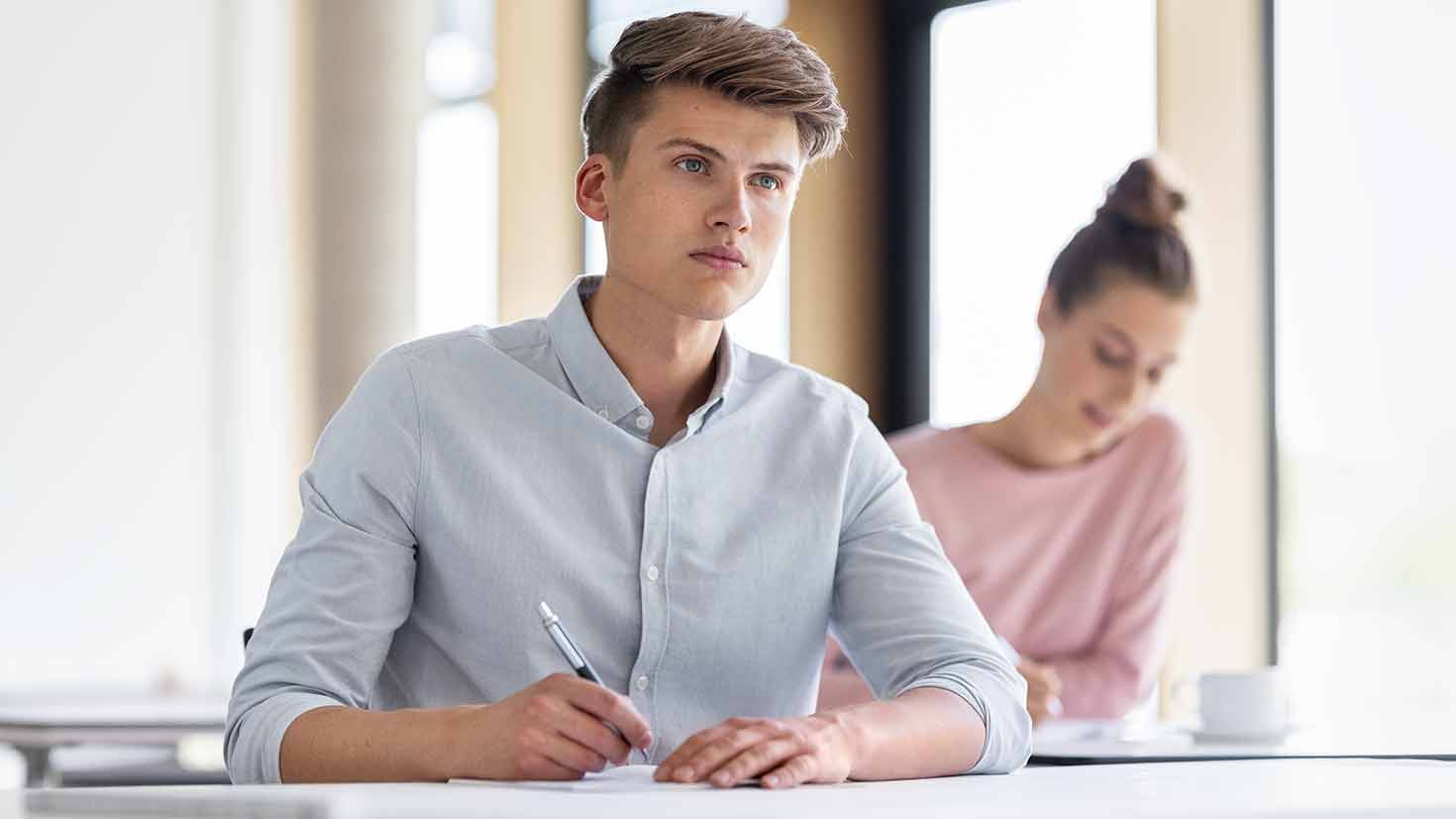 Schüler im Seminarraum