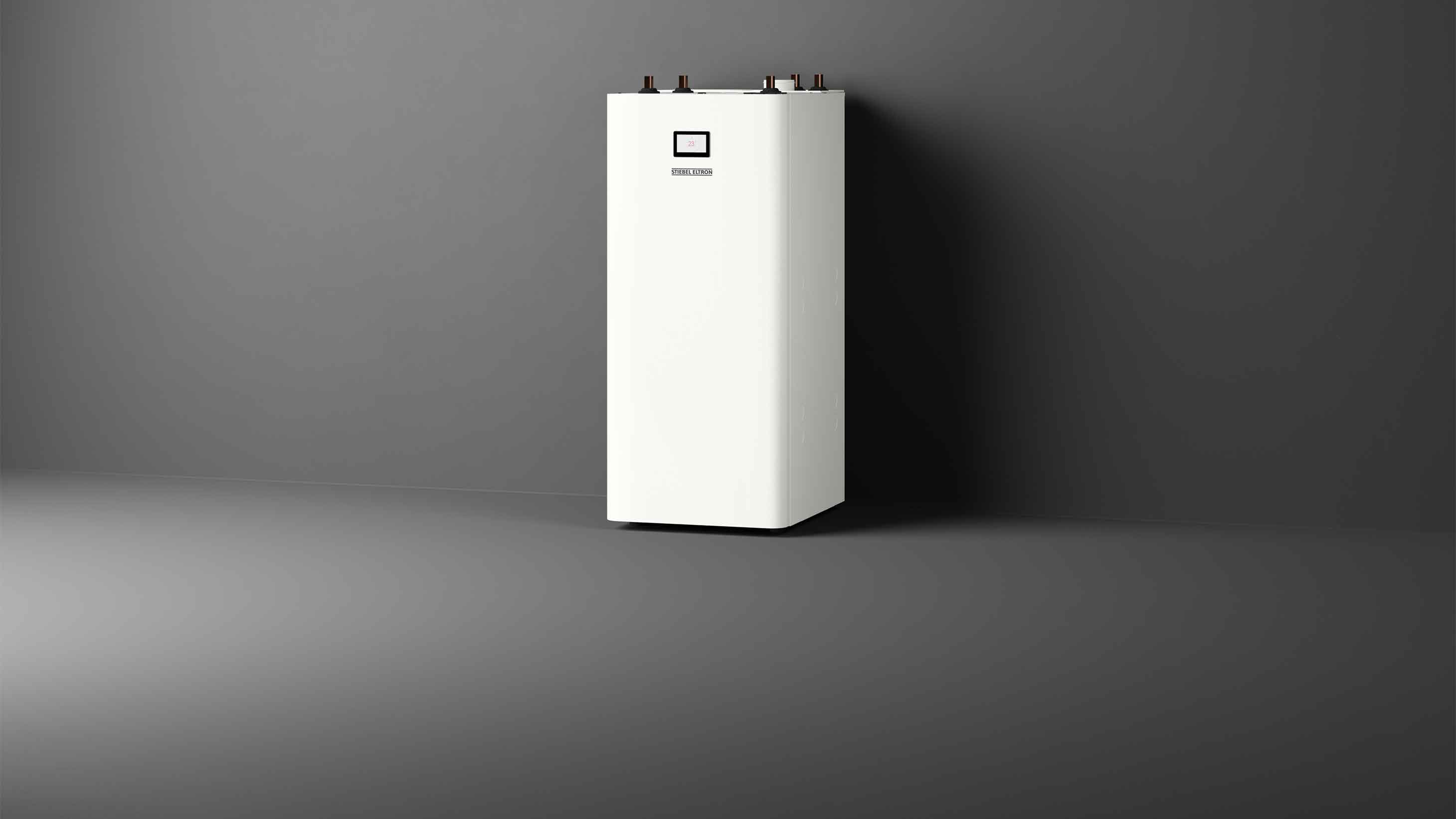 Erdwärmepumpe von STIEBEL ELTRON vor grauem Hintergrund